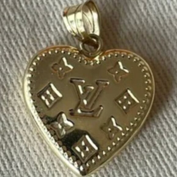 Louis Vuitton 18K Yellow Gold Monogram Heart Pendant - Picture 2 of 3